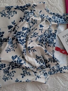 Cider White and Navy Floral Crop Top